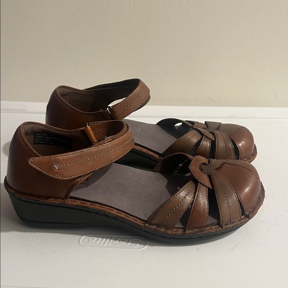 Brown Leather ARAVON by NEW BALANCE Mary Jane Shoes - Picture 2 of 6